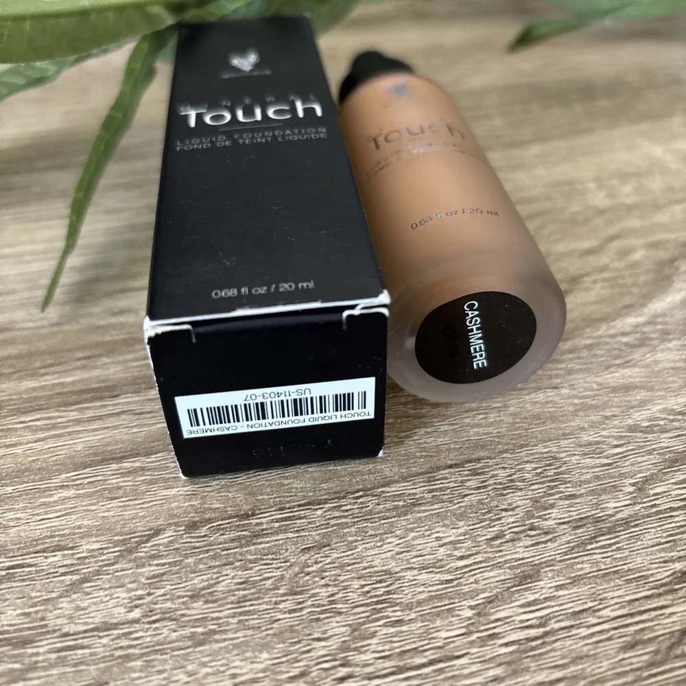 Younique Liquid Foundation Cashmere Mineral Touch 0.68